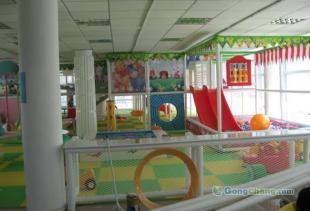 專業(yè)定制與無(wú)憂安裝 打造安全有趣的兒童淘氣堡樂(lè)園